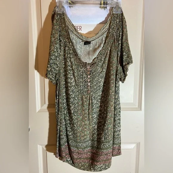 Faded glory sz-12/14, pheasant top- subtle colors, faux buttons, pleated bodice - Picture 11 of 16